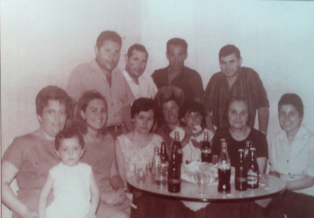 Reunión familiar Año 1967. Pepito, Ventura, marido de Amalio, Paco, Tere, Amalín, Lisi, Amalia, Fini, Mercedes, Merce y Asuncion