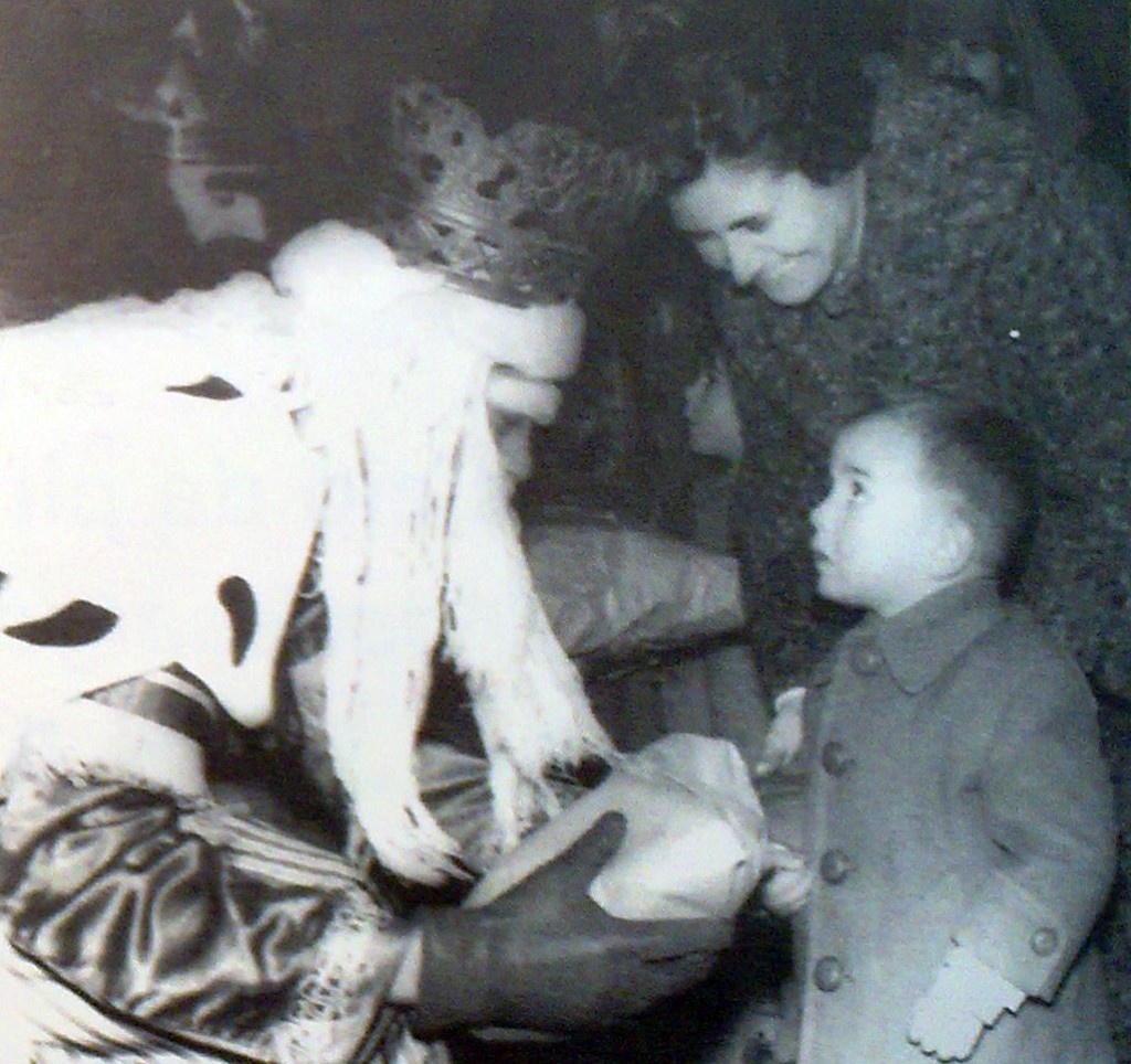 Enero de 1958. Alicia Canales y su hijo Juan Luis.