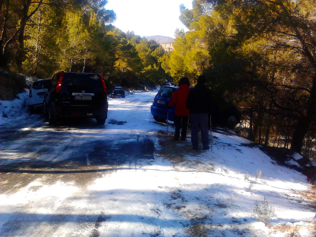 La carretera, impracticable por el hielo.
