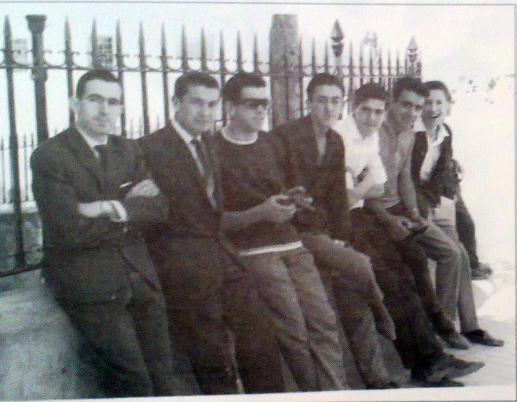Grupo de amigos en la Explanada. Año 1964. Aliaga, Rizo, Eliseo, Germán, José, Paquito y Ramón