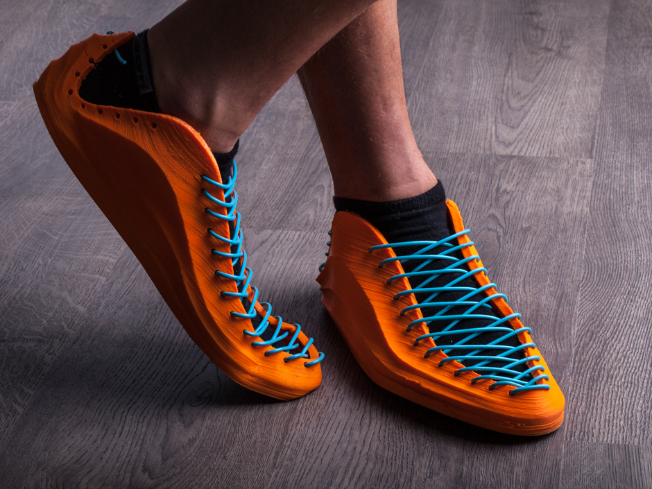 Ignacio ha creado con su filamento unas originales zapatillas totalmente flexibles.