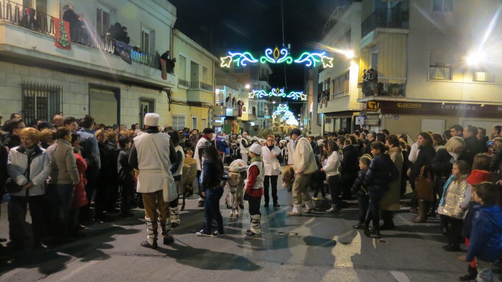 La Cabalgata reunió en las calles de Petrer a un buen número de espectadores.