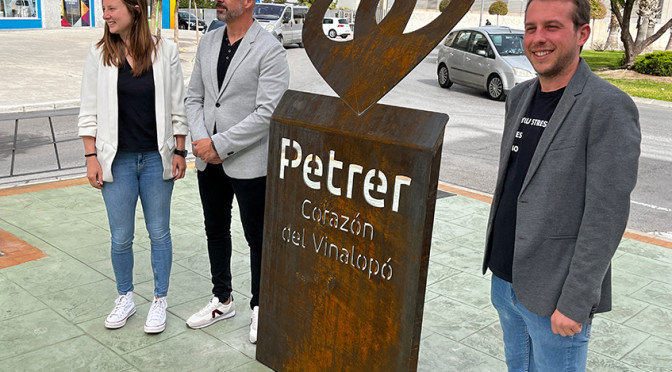 2022_04_26_Escultura_materiales_reciclados_Petrer_corazón_del_Vinalopó-(1)