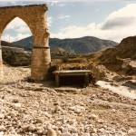 La riada de septiembre de 1989 cruzó la localidad de punta a punta. En la foto, el acueducto romano del barrio de San Rafael