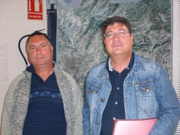En la imagen, José Antonio Sánchez Miralles y Eulogio Saéz, vicepresidente y secretario de la asociación "Respuesta ciudadana", que cuenta con 85 miembros y 8 años de trayectoria.
