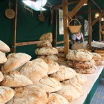 Los visitantes pueden comprar el pan recién hecho