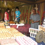 Una tetería árabe con los típicos dulces