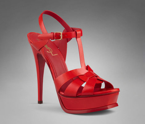 Louboutin demanda a Yves Saint Laurent por copiar sus zapatos de suela roja