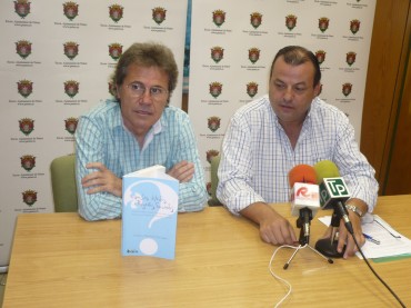 El autor, Avelino Fernandez, junto con el edil de Cultura Jose Miguel Payá