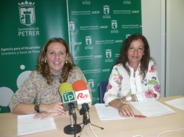 Pepa Villaplana, concejal de Desarrollo Económico y Pilar Clemente, técnica del área