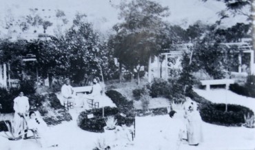 Jardín de Villa Emilia, en la que se ve a D. Román Payá y Soria