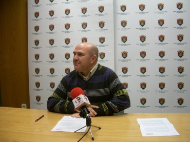 El edil socialista ha pedido a Pascual Díaz que se pronuncie sobre si subirá o no el IBI en un 10% tal y como ha aprobado el gobierno de Rajoy.
