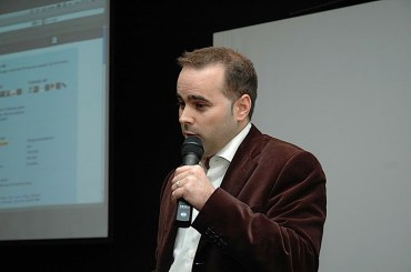 Josué Gadea impartiendo una charla durante el iWeekend de Alicante 2010