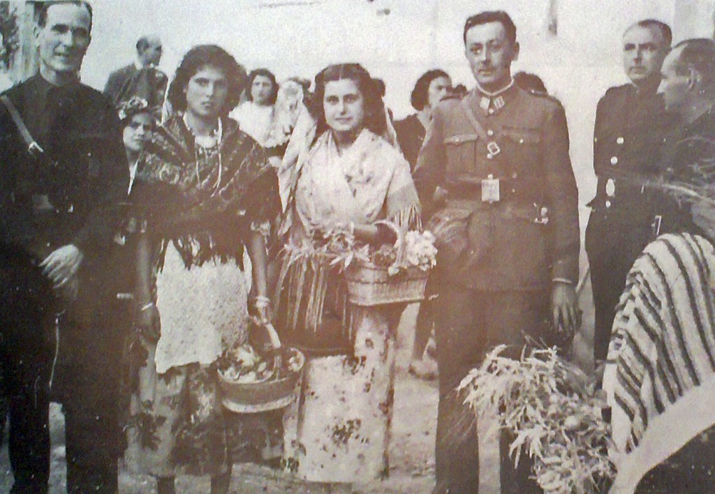 1944. Mercedes, Pepe "el del Sindicato", Manola, Alicia, Pedro, Colau y Poveda.