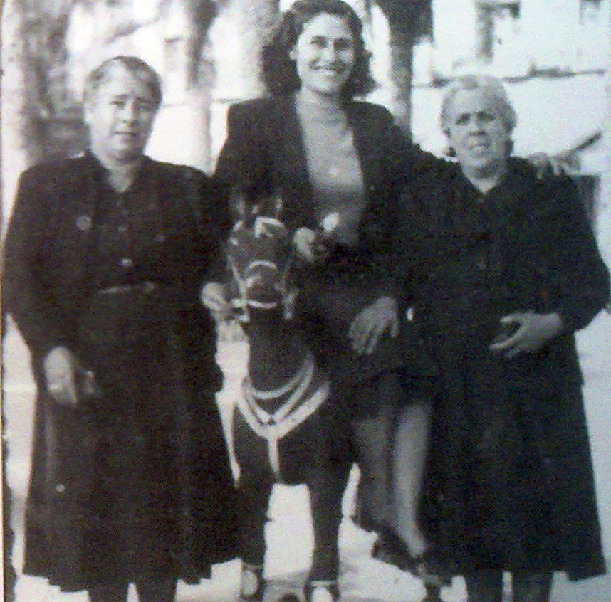 Josefa, Mariana y Remedios. 1950