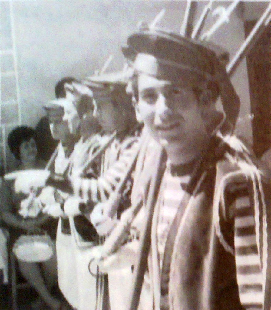 Alfredo Brotons vestido de marinero en las fiestas de Moros y Cristianos de 1968
