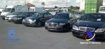 La policía ha intervenido un total de siete vehículos, entre ellos un Bentley, dos Mercedes y dos Audi