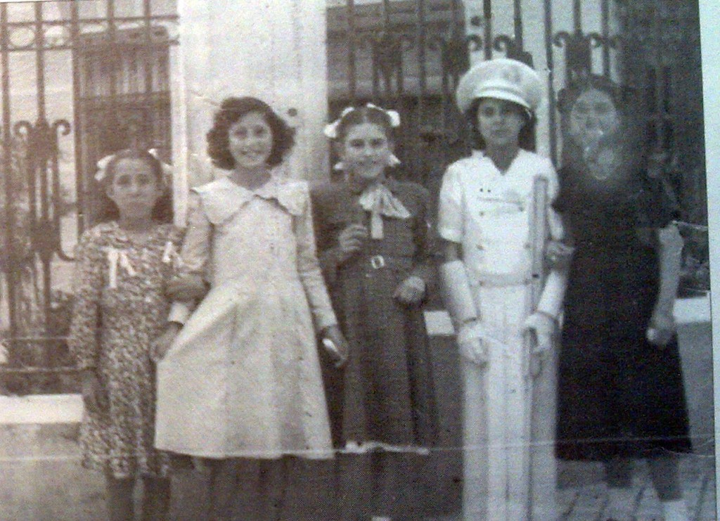 Grupo de niños posando en las fiestas de San Bonifacio.