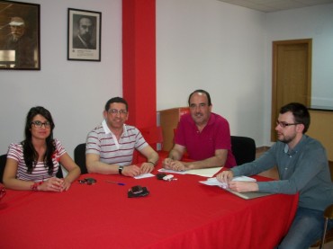El diputado socialista en el Congreso Javier Macho durante su reunión con el PSOE-PSPV de Petrer