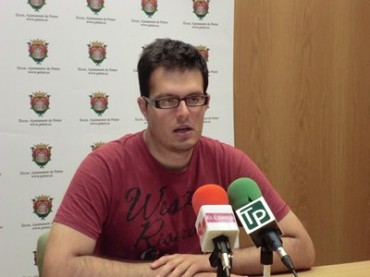 David Navarro, edil del Bloc-Compromís, reclama que el PP acabe con las deficiencias en materia de educación en Petrer.