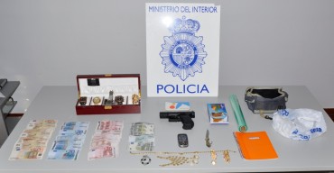 Los objetos intervenidos por los agentes del Cuerpo Nacional de Policía.