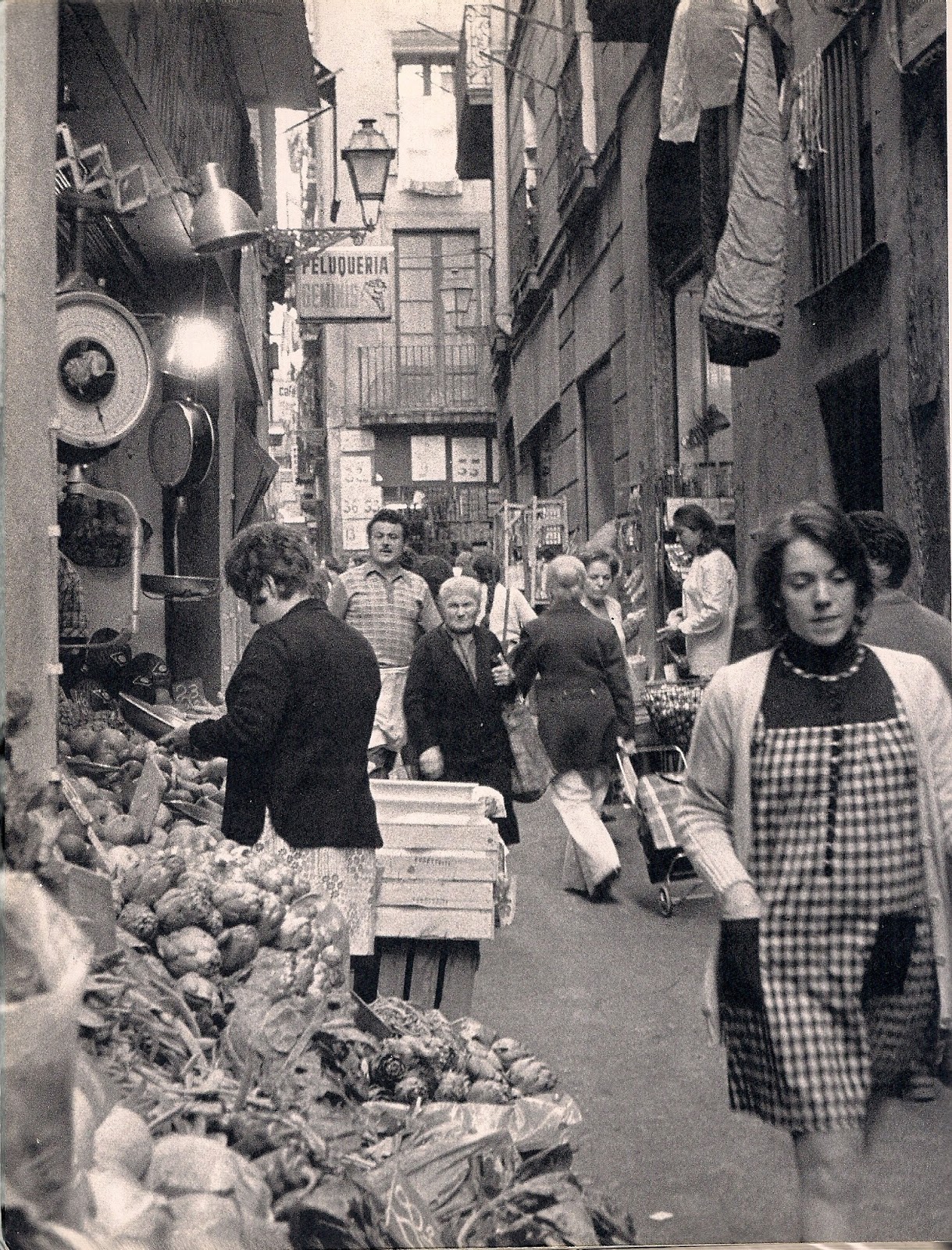 Barcelona en los años 70. Imagen vía mtvo-lasmentiras.blogspot.com.