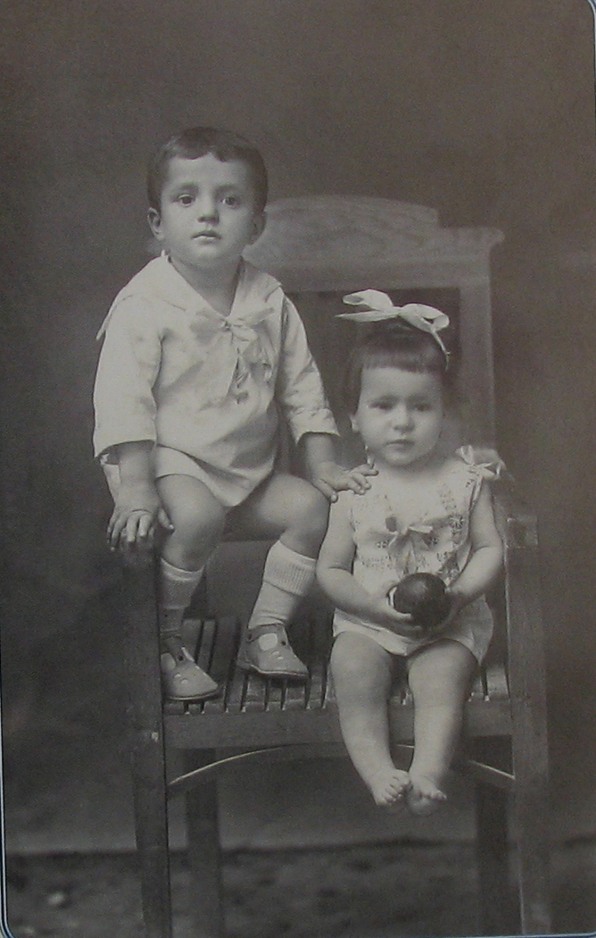 Los hermanos Helios e Isabel Villaplana Planelles. Año 1921.