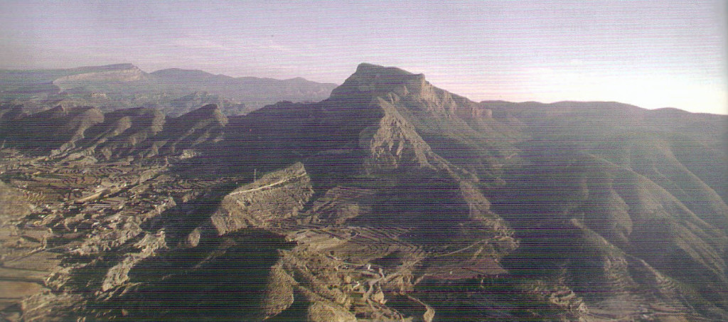 Vista aérea de los montes del Cid( foto extraída del libro "Un passeig pel cel de Petrer".