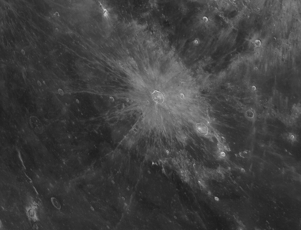Cráter Kepler, con sus radiaciones.
