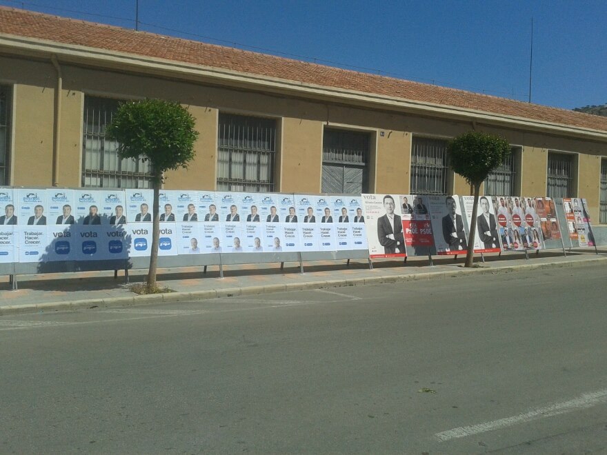 pegada carteles petrer electorales 2015